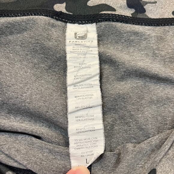 Fabletics Camo Leggings Large - Picture 4 of 4
